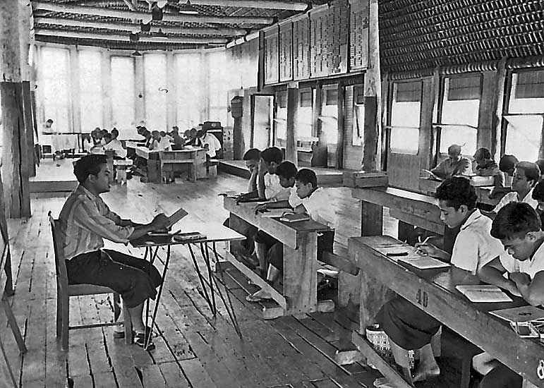 Mohenoa Puloka teaching a class at Tupou College